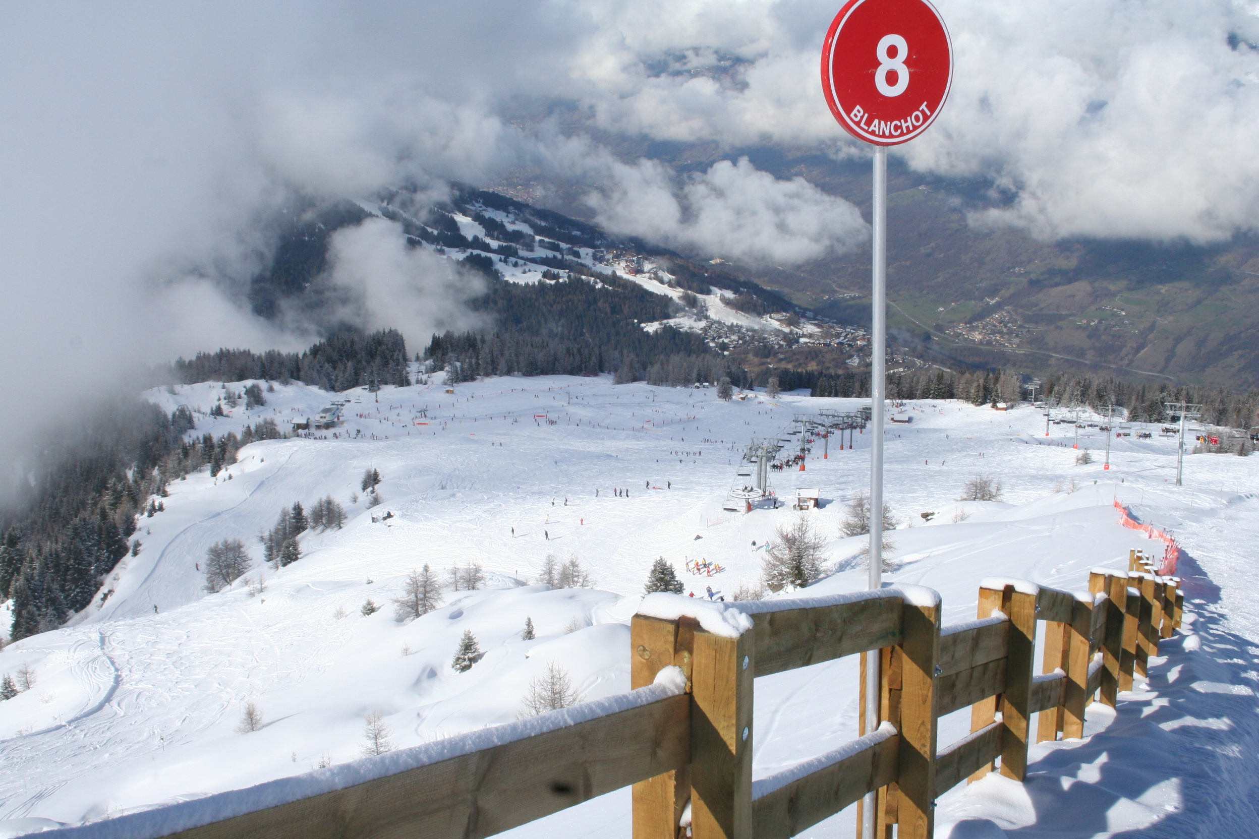Le domaine skiable vu de tout en haut en 2007 Image