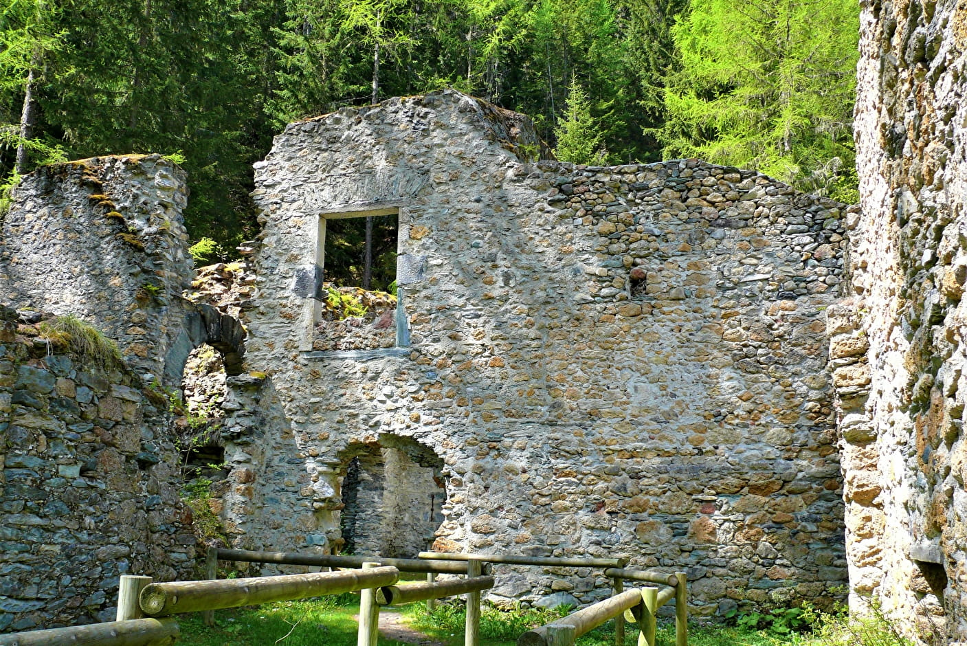 Ruines des bâtiments de la mine Image